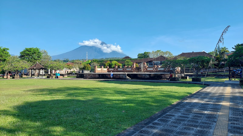 Menjelajahi Tempat-tempat Menarik di Kabupaten Karangasem: Mengungkap Pesona Taman Kota