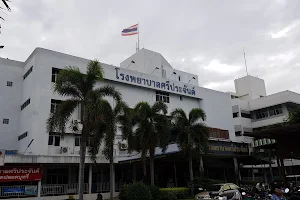 Si Prachan Hospital image