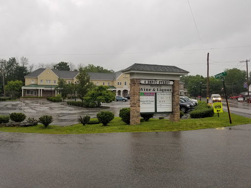 Liquor Store «Hennessy Wine & Liquor», reviews and photos, 6 Depot St, Washingtonville, NY 10992, USA