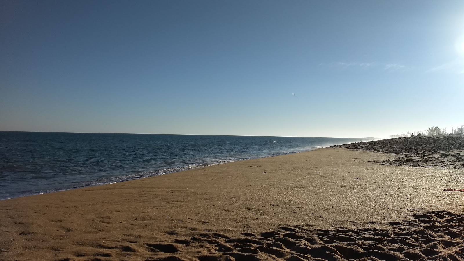 Foto van Strand van Farol de Sao Thome met hoog niveau van netheid