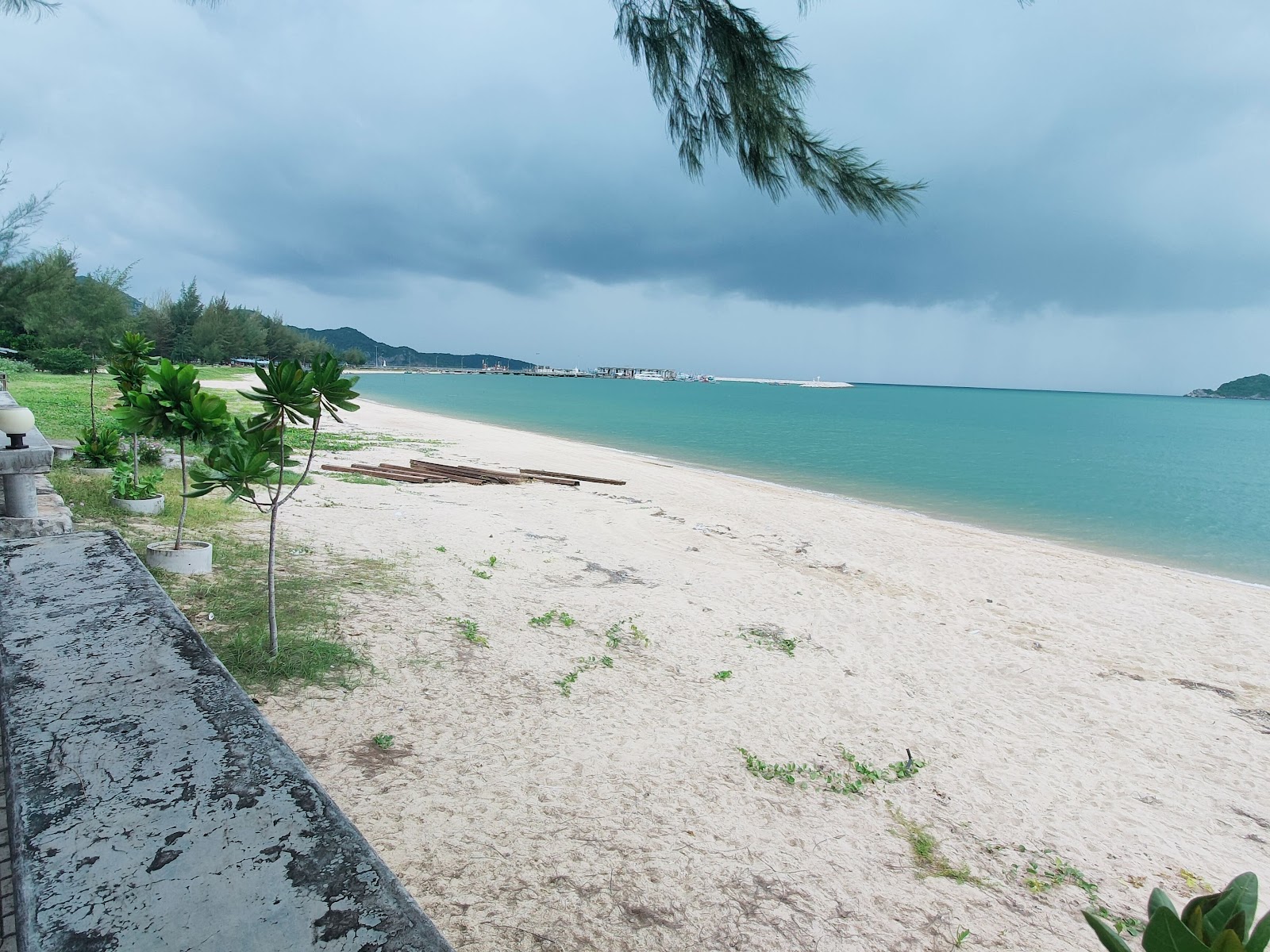 Foto av Khlong Wan Beach och bosättningen