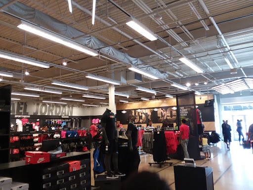 Sporting Goods Store «Nike Factory Store», reviews and photos, 8510 S Cottage Grove Ave, Chicago, IL 60619, USA