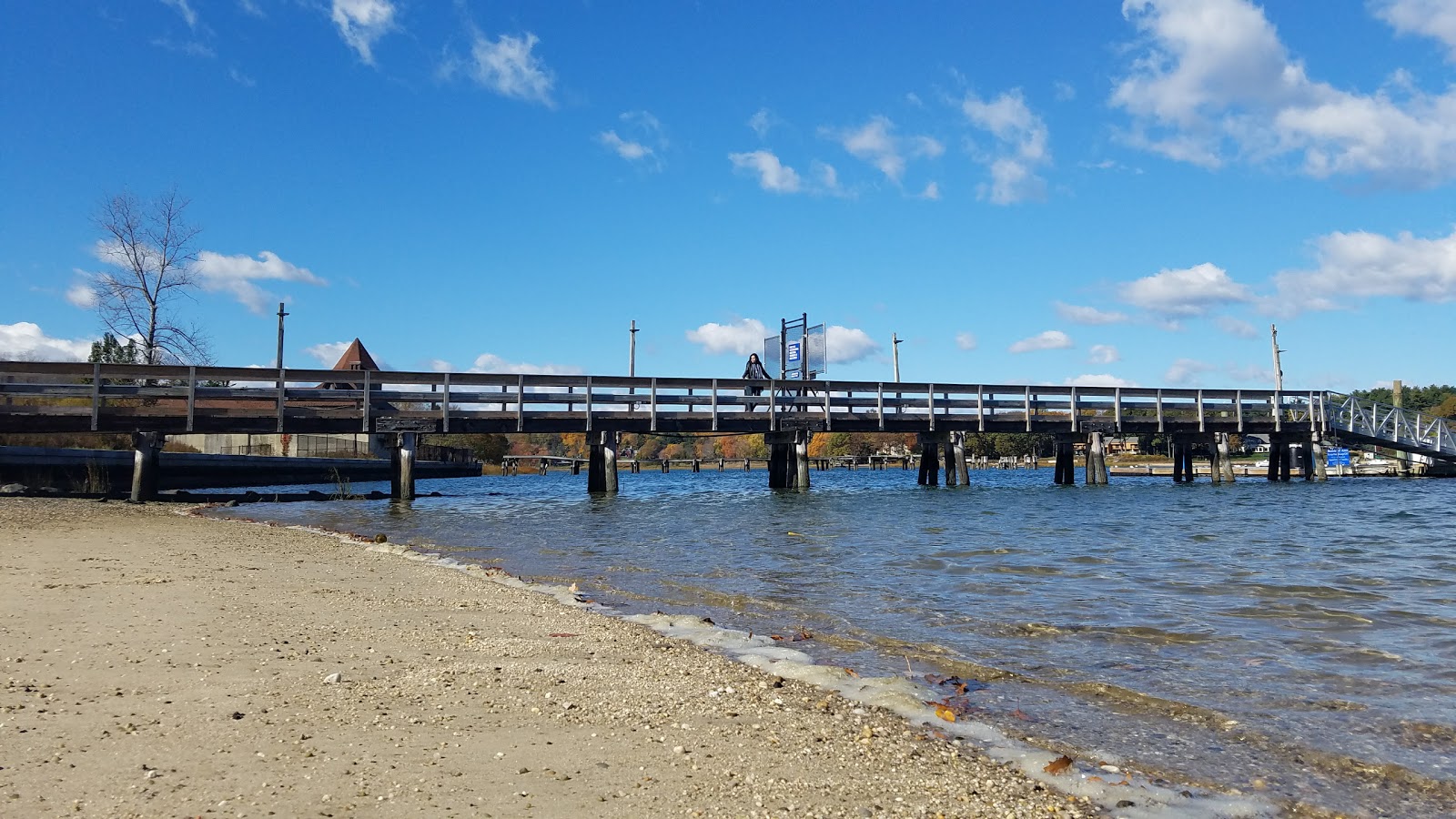 Foto af Gold Star Beach med blåt rent vand overflade