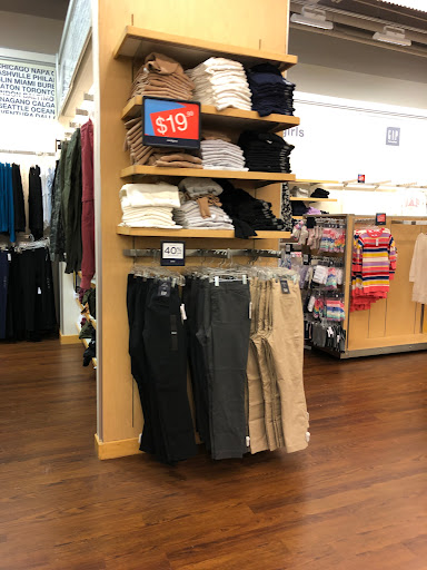 Clothing Store «Gap Outlet», reviews and photos, 100 Premium Outlets Blvd #100, Hagerstown, MD 21740, USA