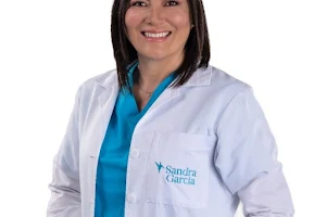 DRA. SANDRA GARCÍA - REJUVENECIMIENTO DENTAL ®️ - Diseño de Sonrisa 💎- Implantología 🆒 image