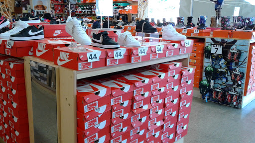 Shoe Store «Shoe City», reviews and photos, 17401 Bellflower Blvd, Bellflower, CA 90706, USA