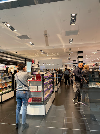 Cosmetics Store «SEPHORA», reviews and photos, 1 Garden State Plaza Blvd, Paramus, NJ 07652, USA
