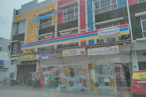 Indomaret Terminal Karya Jaya image