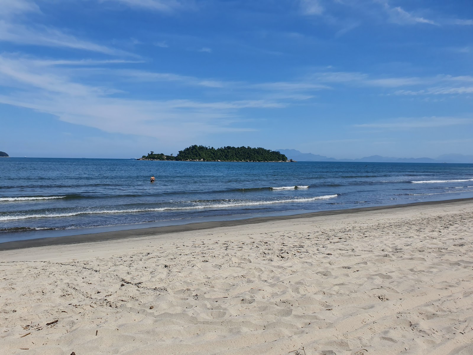 Foto van Mambucaba Strand met turquoise puur water oppervlakte