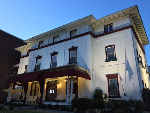 The Restaurant School at Walnut Hill College, 4207 Walnut St, Philadelphia, PA 19104, Culinary School