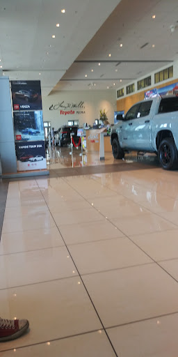 Toyota Dealer «Larry H. Miller Toyota Peoria», reviews and photos, 8633 W Bell Rd, Peoria, AZ 85382, USA