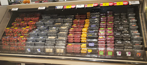 Grocery Store «Stop & Shop», reviews and photos, 370 Hemingway Ave, East Haven, CT 06512, USA