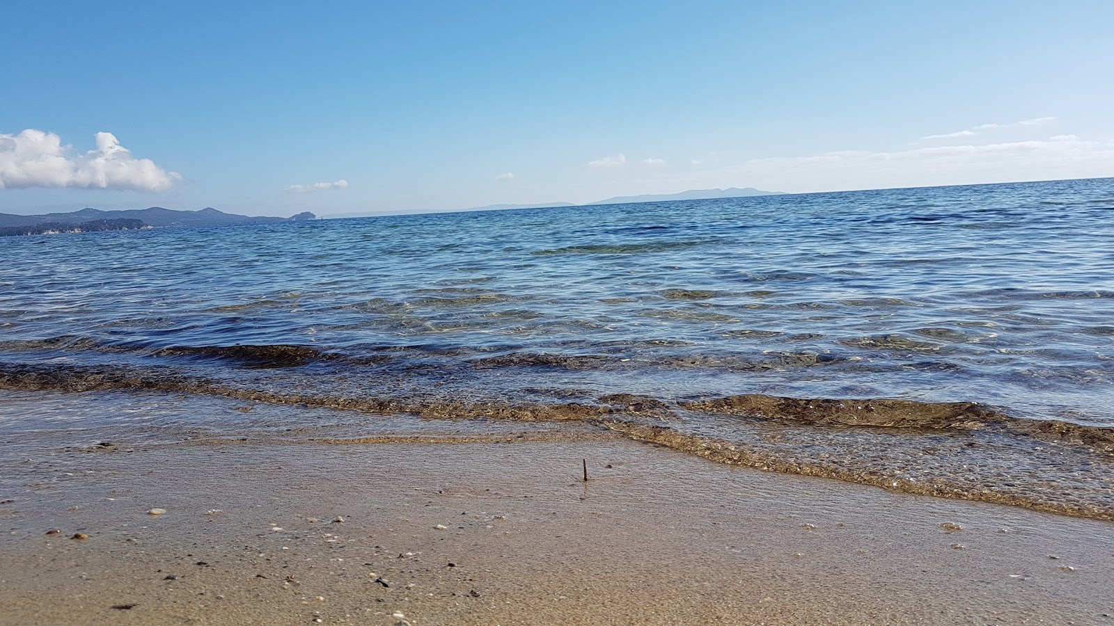 Foto van Plage des Vieux Salins met turquoise puur water oppervlakte