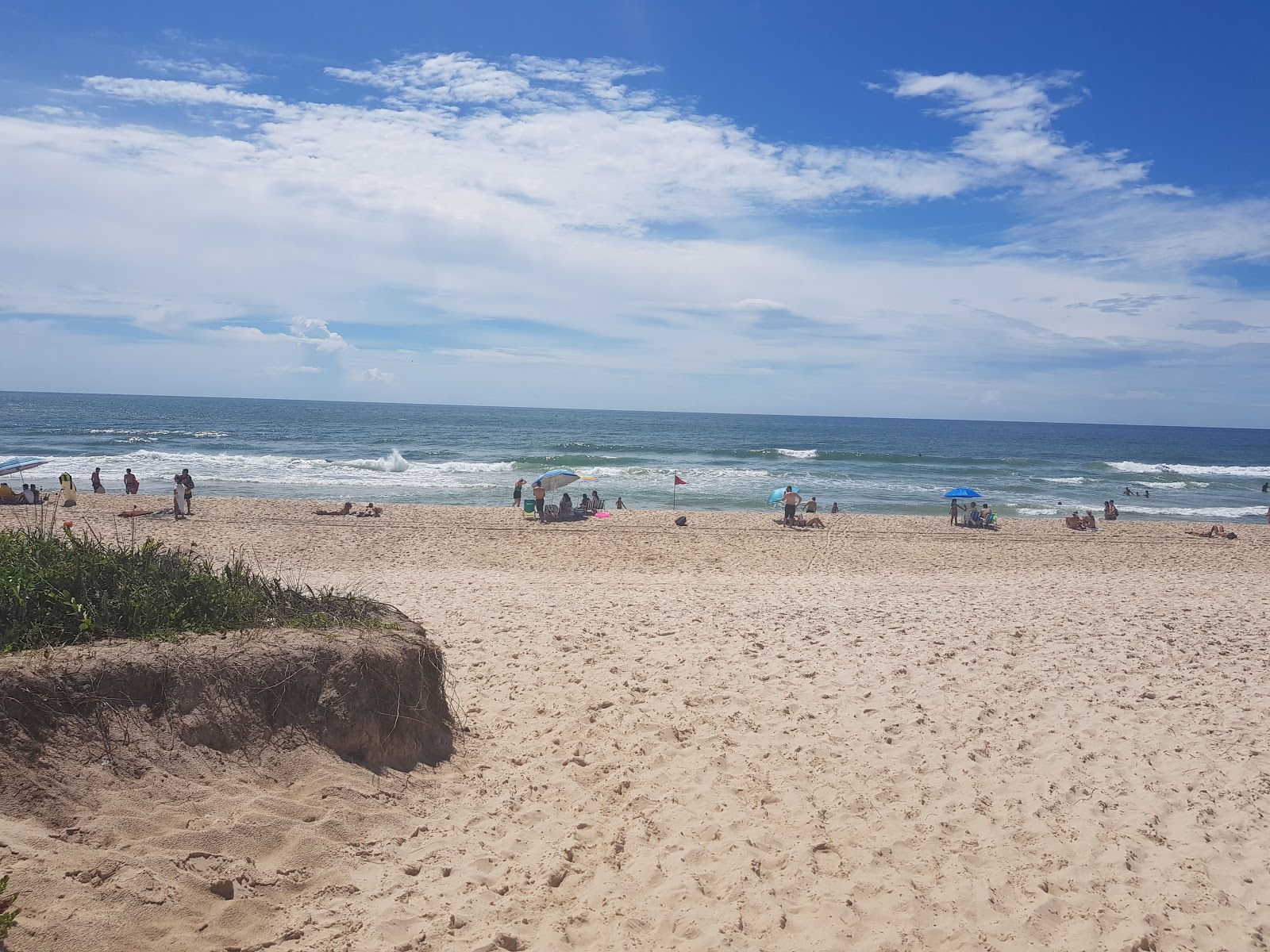 Foto de Praia do Rosa Norte con playa amplia