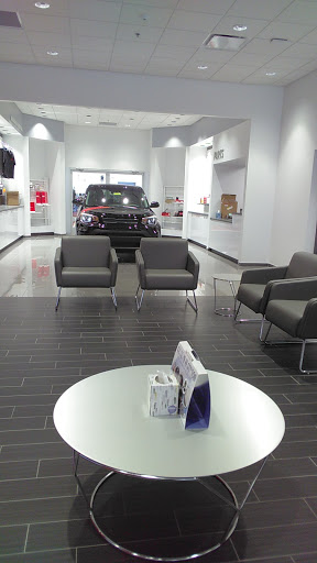 Car Dealer «Summit Place Kia», reviews and photos, 2200 Elizabeth Lake Rd, Waterford Twp, MI 48328, USA