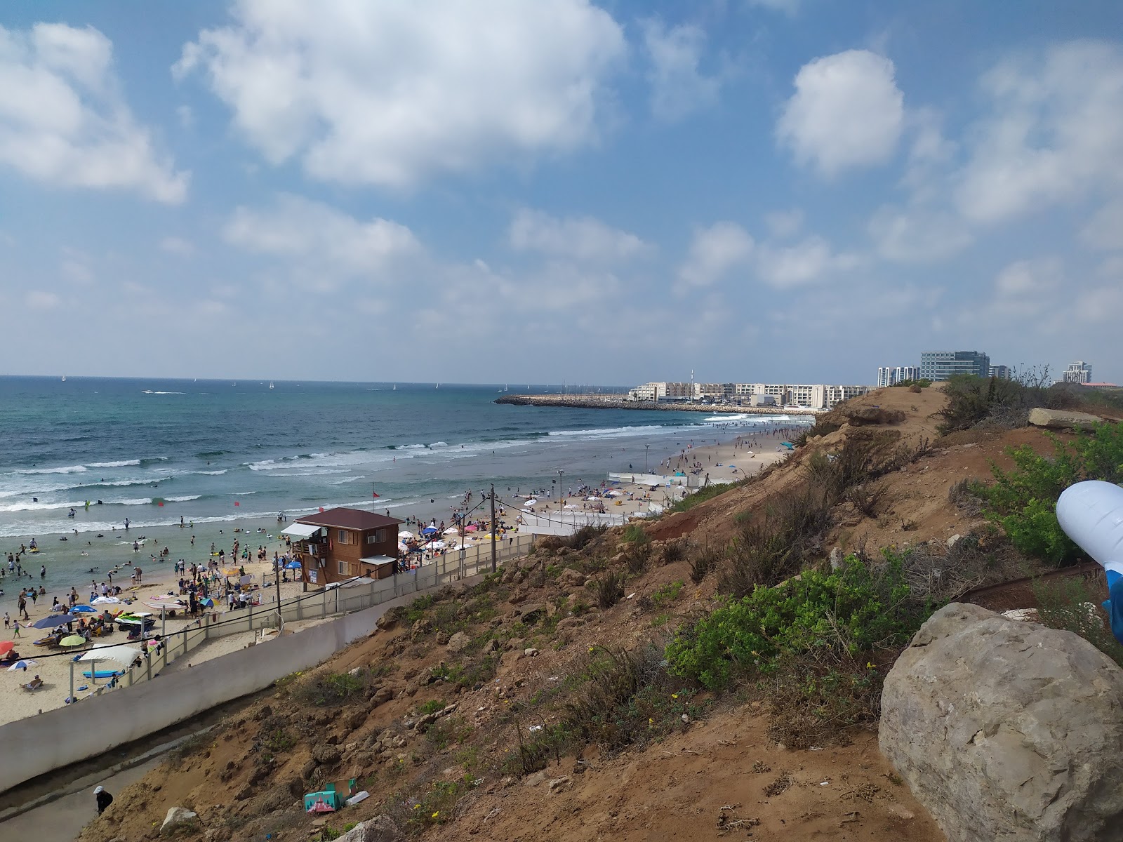 Fotografie cu Separated beach și așezarea