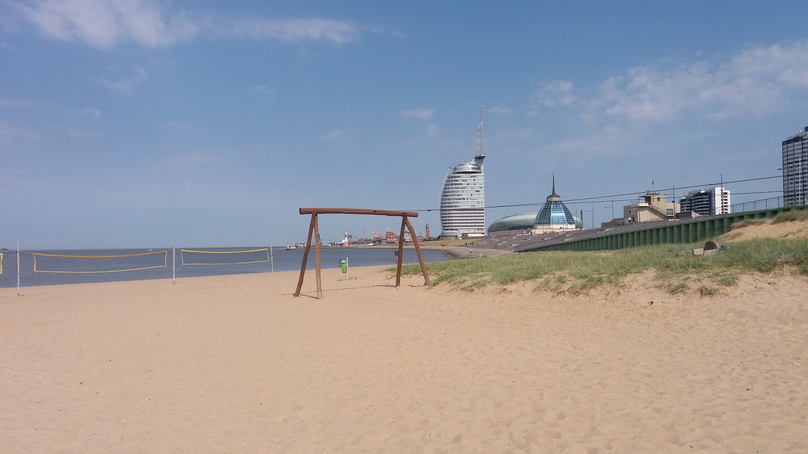 Valokuva Bremerhavenin ranta (Weserin ranta)ista. sisältäen suora ranta