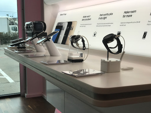 Cell Phone Store «T-Mobile», reviews and photos, 109 E Farm to Market Rd 544 Suite 105, Murphy, TX 75094, USA