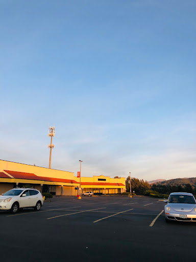 Grocery Store «Grocery Outlet Bargain Market», reviews and photos, 4157 NW U.S. 101 #101, Lincoln City, OR 97367, USA