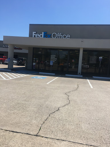 Print Shop «FedEx Office Print & Ship Center», reviews and photos, 4568 Belt Line Rd, Addison, TX 75001, USA