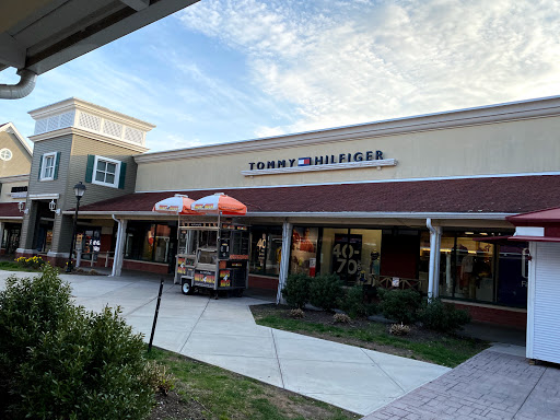 Shopping Mall «Clinton Crossing Premium Outlets», reviews and photos, 20 Killingworth Turnpike, Clinton, CT 06413, USA