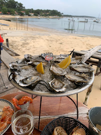 Plats et boissons du Bar-restaurant à huîtres Emile et une huître à Lège-Cap-Ferret - n°7