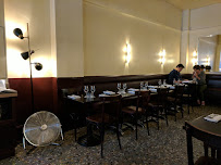 Atmosphère du Restaurant français Le Châteaubriand à Paris - n°16