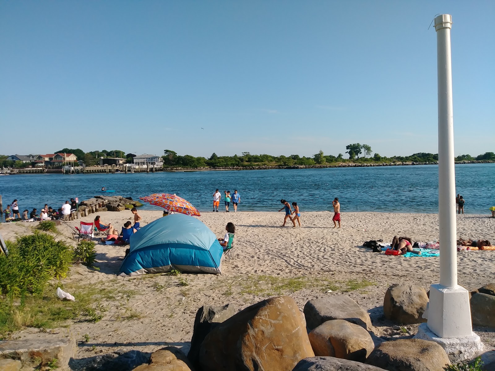 Foto de O'Donohue Park Beach con arena brillante superficie