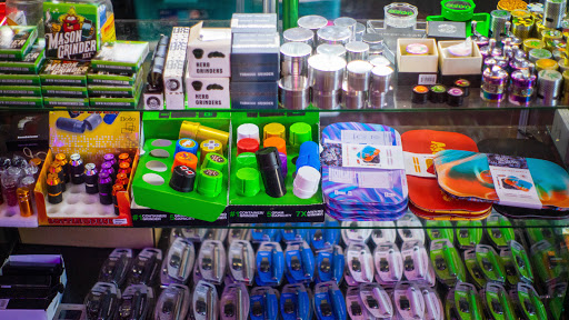 Tobacco Shop «Puffit Smoke & Vape Shop», reviews and photos, 4434 S Archer Ave, Chicago, IL 60632, USA