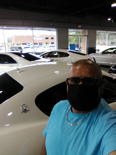 Car Dealer «LUXURY CAR OUTLET», reviews and photos, 751 W Roosevelt Rd, Lombard, IL 60106, USA