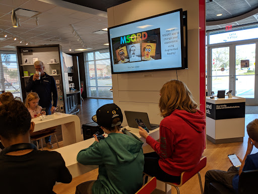 Cell Phone Store «Verizon», reviews and photos, 4782 Millenia Plaza Way, Orlando, FL 32839, USA