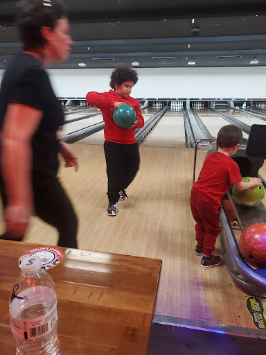 Bowling Alley «Brunswick Zone Turnersville Lanes», reviews and photos, 100 American Blvd, Turnersville, NJ 08012, USA