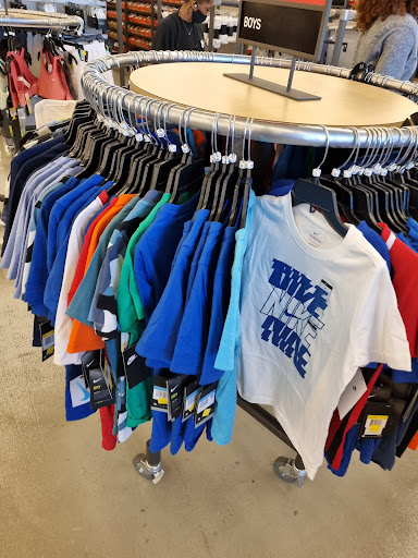 Clothing Store «Nike Clearance Store», reviews and photos, 4099 S Plaza Dr, Memphis, TN 38116, USA