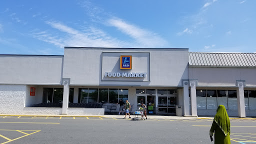 Supermarket «ALDI», reviews and photos, 3057 NJ-35, Hazlet, NJ 07730, USA