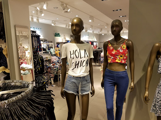 Clothing Store «H&M», reviews and photos, 397 E Sailer Dr, San Mateo, CA 94403, USA