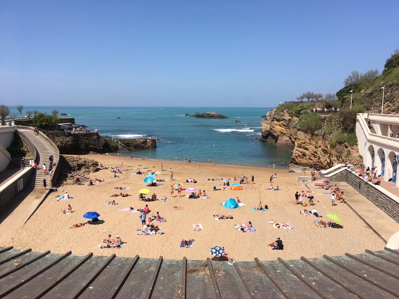 Photo de Plage du Port Vieux avec l'eau cristalline de surface