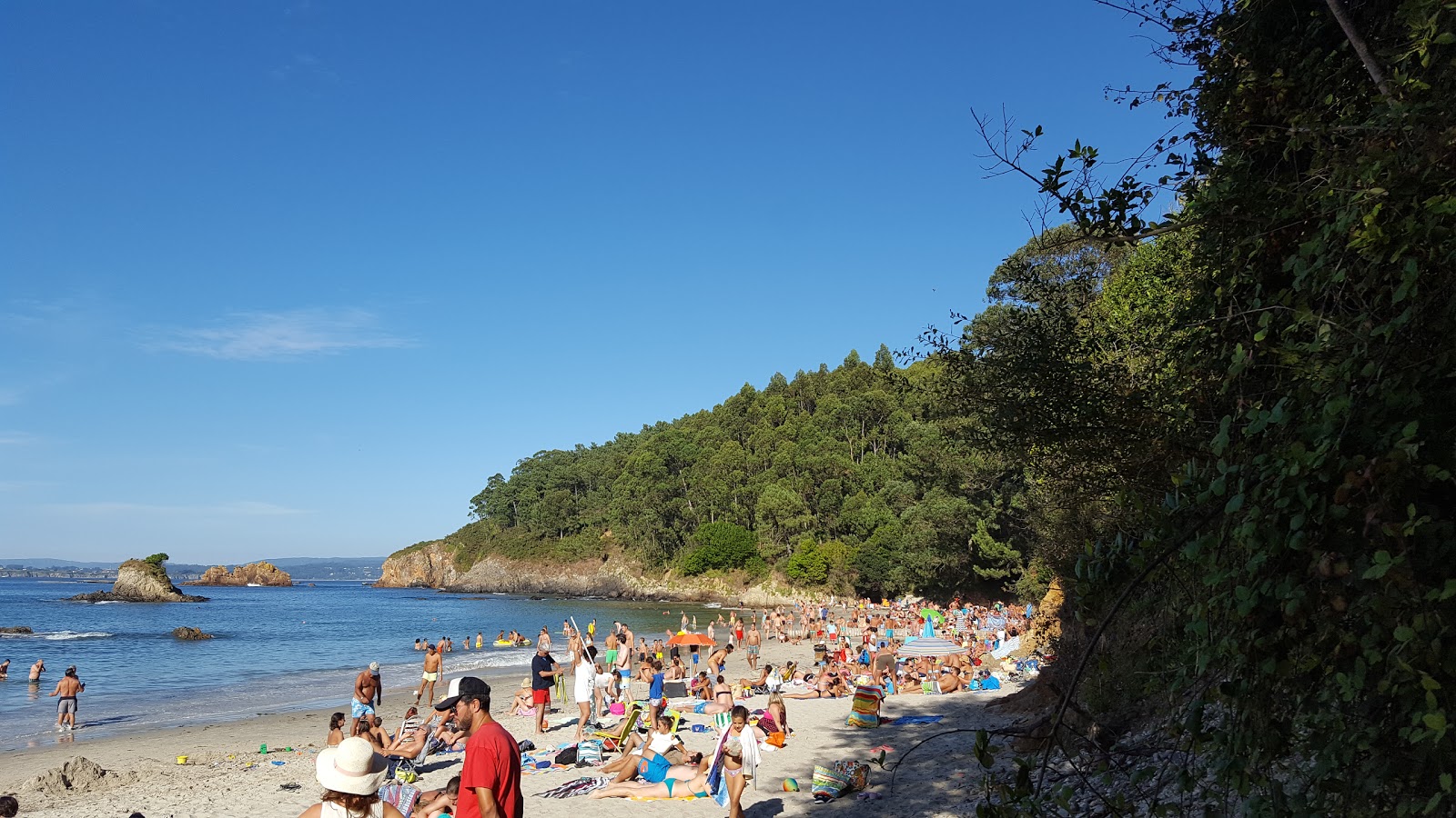 Fotografie cu Praia de San Pedro și așezarea