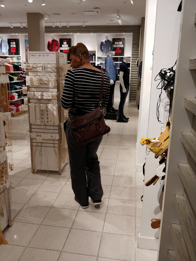 Clothing Store «Express», reviews and photos, 451 E Altamonte Dr, Altamonte Springs, FL 32701, USA