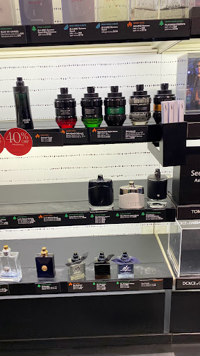 Cosmetics Store «SEPHORA», reviews and photos, 108 N State St Ste 134, Chicago, IL 60602, USA