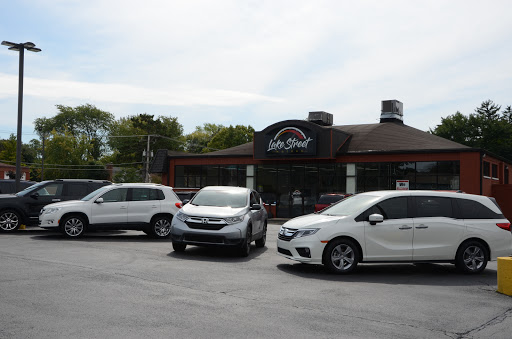 Car Dealer «Auto Villa», reviews and photos, 302 S Lake St, Grayslake, IL 60030, USA