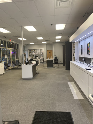 Cell Phone Store «Verizon Authorized Retailer, TCC», reviews and photos, 6822 Walton Ln, Gloucester Courthouse, VA 23061, USA