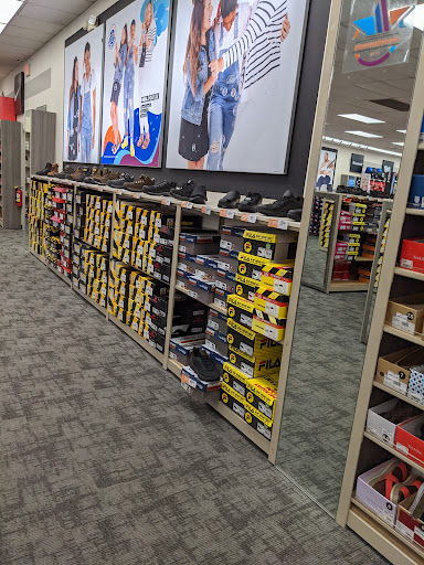 Shoe Store «Rack Room Shoes», reviews and photos, 2809 Battleground Ave, Greensboro, NC 27455, USA