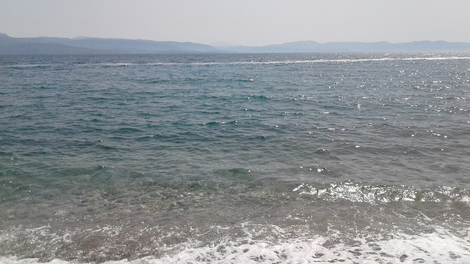 Valokuva Karya beach IIista. ja sen kaunis maisema