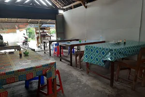 Soto Ayam Lenthok Pak Min "Cabang Pasar Lempuyangan" image