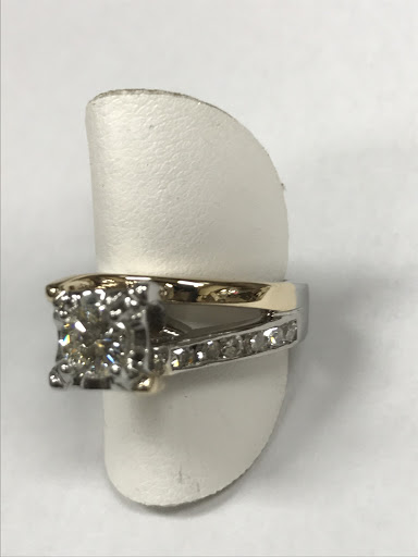Jewelry Store «Jewelry Connection Inc», reviews and photos, 956 Brookwood Center, Fenton, MO 63026, USA