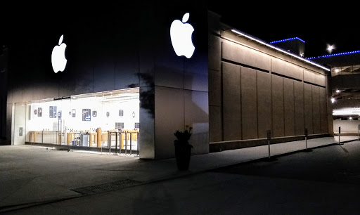 Computer Store «Apple Suburban Square», reviews and photos, 61 Saint James Pl, Ardmore, PA 19003, USA