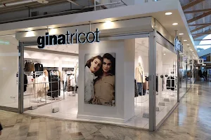 Gina Tricot image