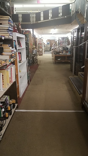 Flea Market «Treasure City Market LLC», reviews and photos, 121 S Washington St, DeRidder, LA 70634, USA