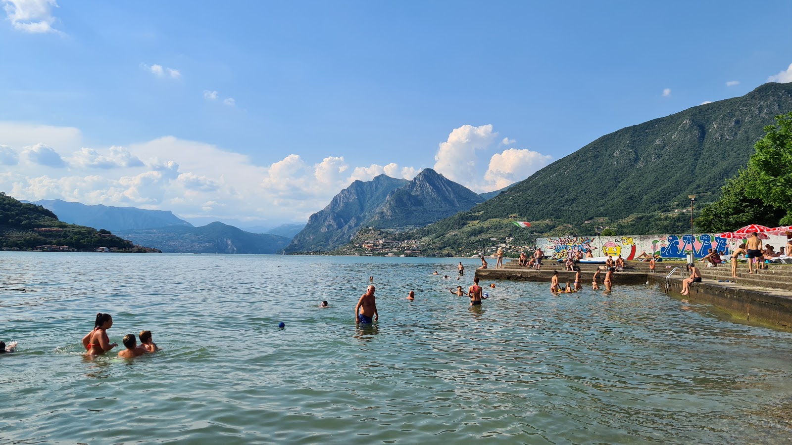Spiaggia Perla Sebina'in fotoğrafı ve yerleşim