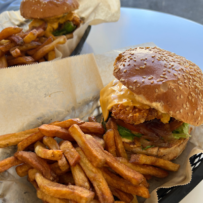 Aura Burger and Coffee - Burger à la française - Café - Service Livraison - La Grande-Motte à La Grande-Motte